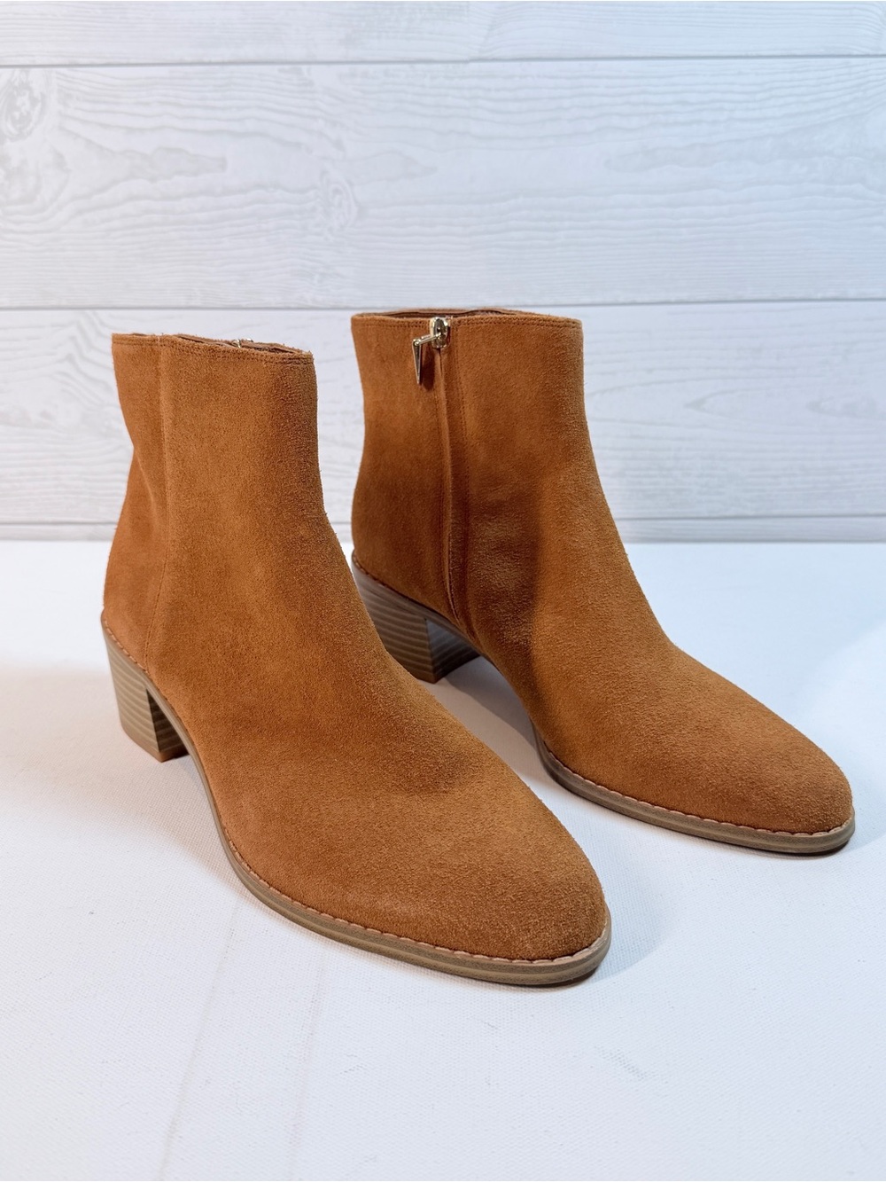 Clarks Breccan Myth Suede Brown Ankle Boot Side Zip Round Toe Women's US 9